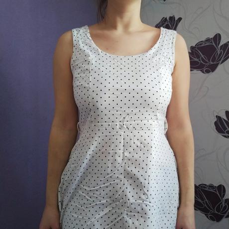 Biele bodkované šaty, 38