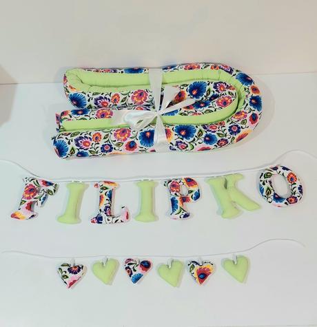 Písmenká z látky.,