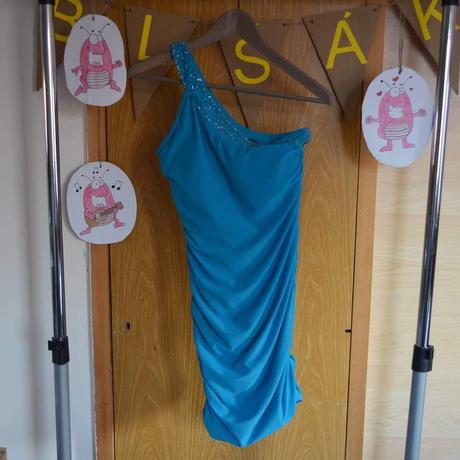 Šaty na jedno plece, s