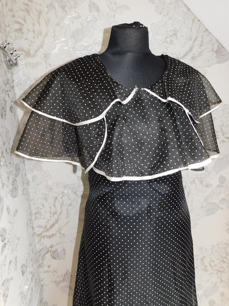 Pekne bodkovane vintage šaty, 36