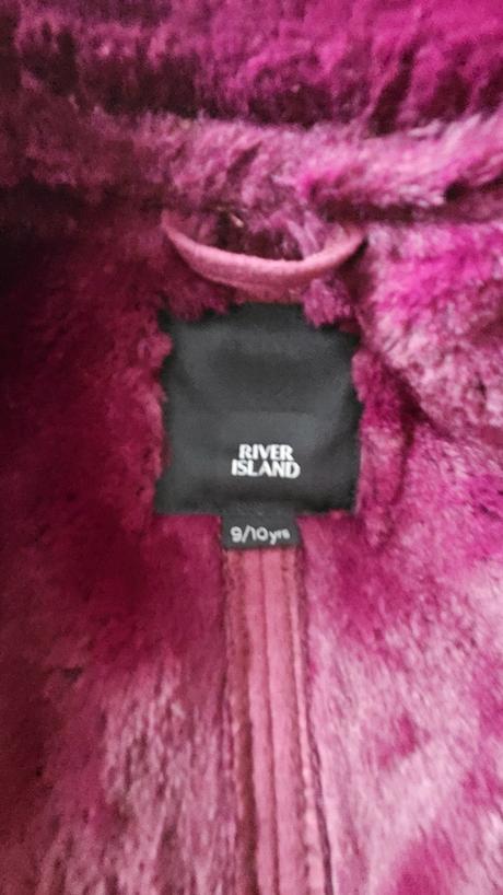 Teplá bunda, river island,134