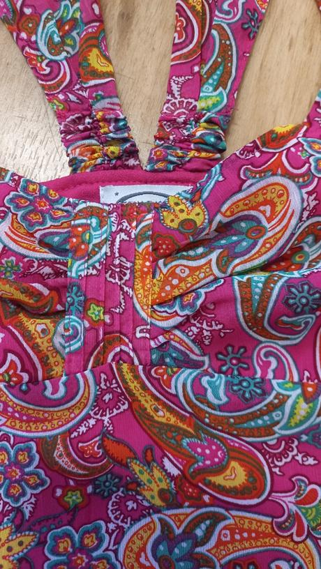 Šaty na ramienka, 42