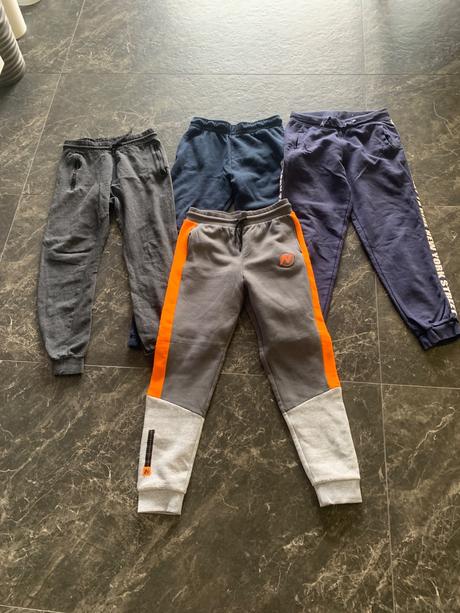 Chlapcenske teplaky, 158