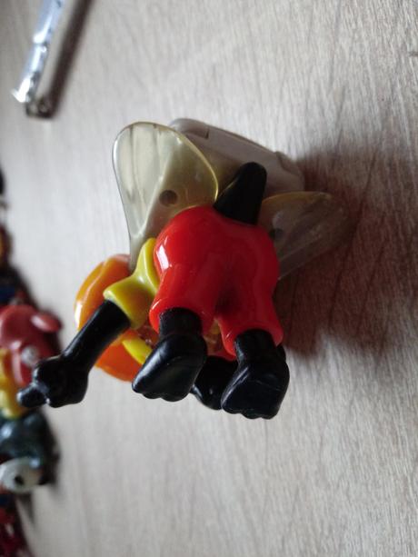 Postavicka včielka s batohom,