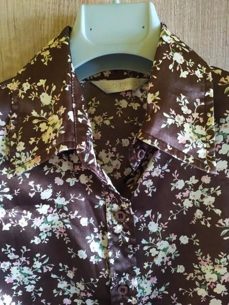 Saténová blúzka, 38