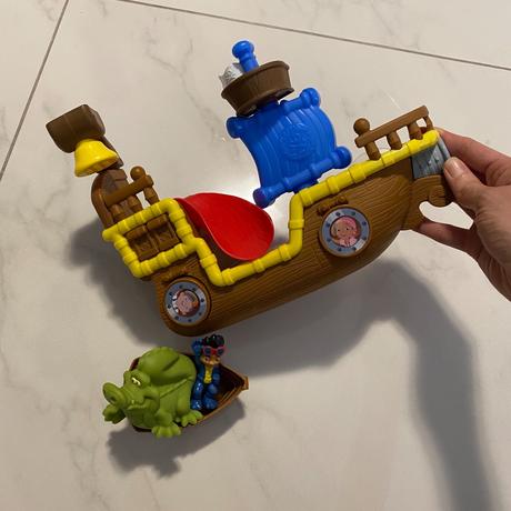 Loď do vody disney, 