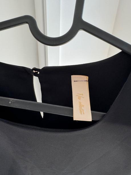 Čierne satenove šaty, s