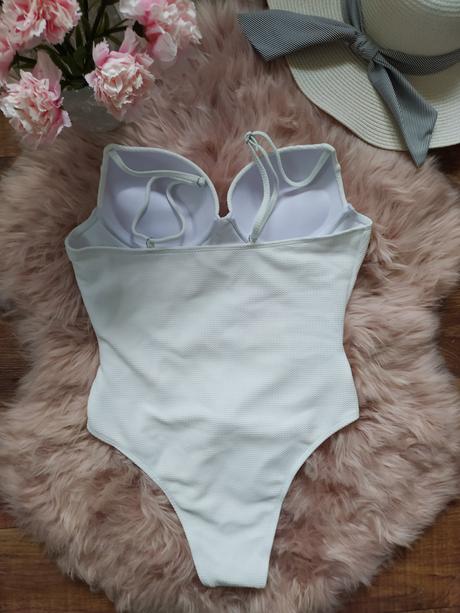 Biele celé plavky s opaskom, l