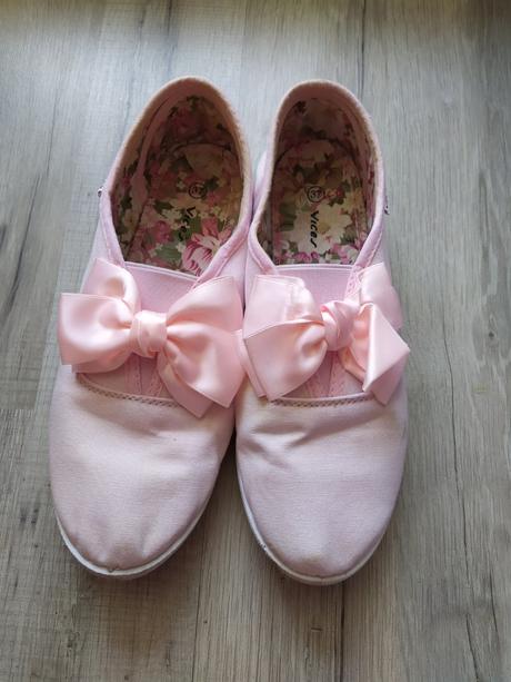 Ružové topánky, 37