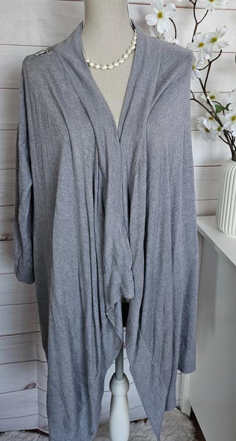 Pekný šedý kardigan, 