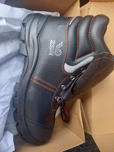 Pracovná obuv s kovovou špičkou 44, 44