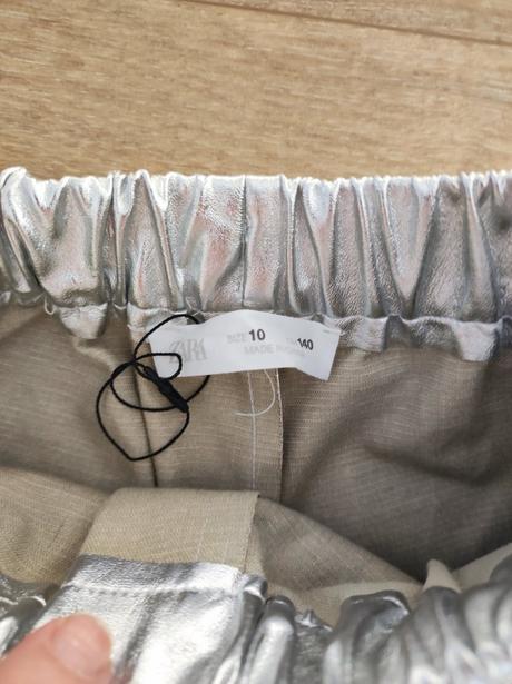 Strieborné nohavice, zara,140