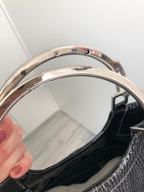 Velka lakovana kabelka, 