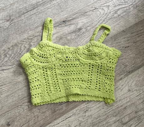 Háčkovaný top, bershka,m