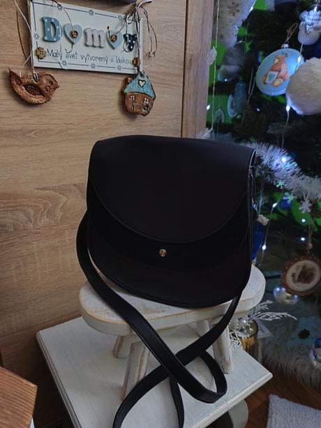 Dámska štýlová čierna kabelka, 