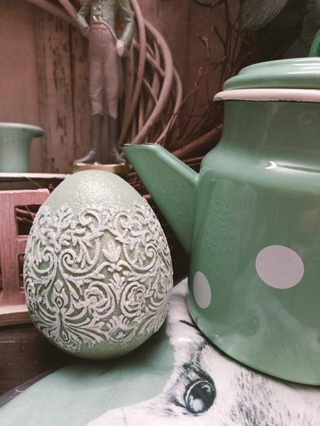 Keramické vajíčko zelenkavé,