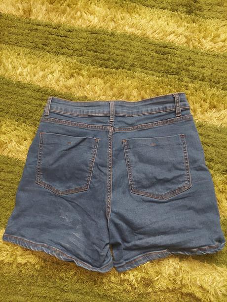 Šortky, 40