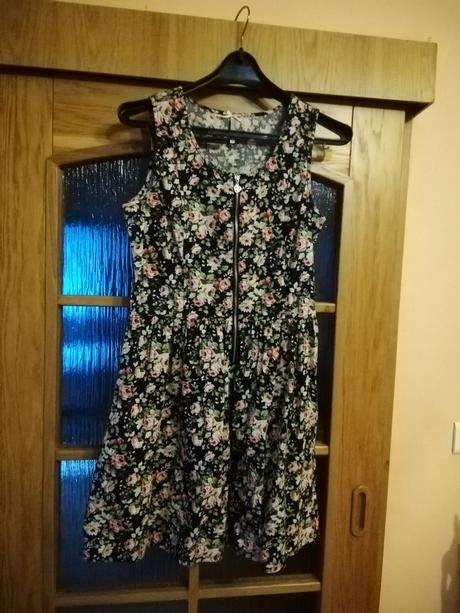 Kvietkované šaty, l