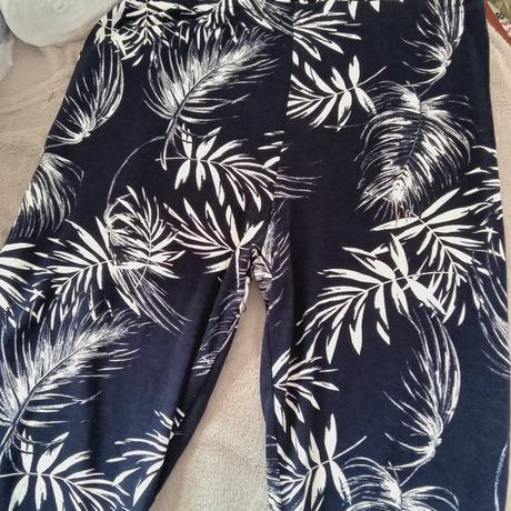 Príjemné tenké letné capri legíny xs/s, xs