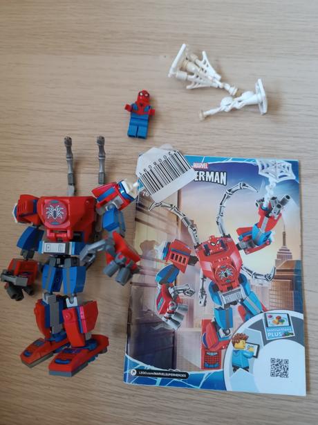 Lego marvel 76146 spidermanov robot,