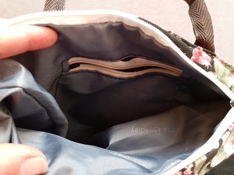 Kvetovaná kabelka do ruky,