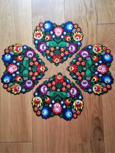 Folklorna vysivana aplikacia, 