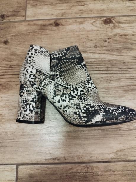 Kotníkové čižmy s hadím vzorom, 37