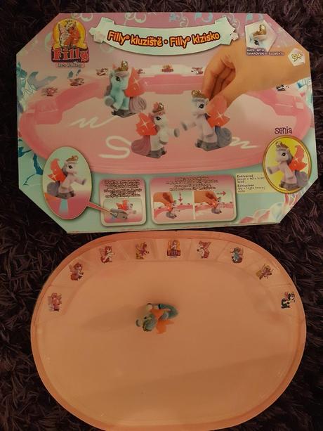 Klzisko s filly fairy kresliacim konikom, 