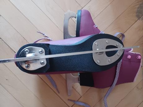 2 x obuté dámske korčule, 37