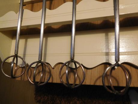 Kovové tičky na okenice na chalupu,, 