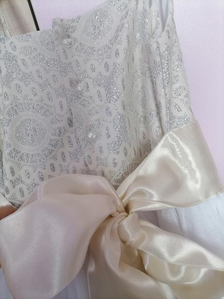 Nádherné slávnostné saty, 98