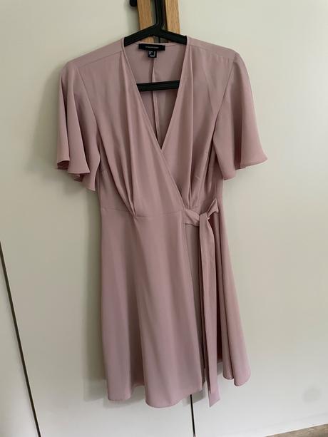 Pudrovo ružové šaty, s