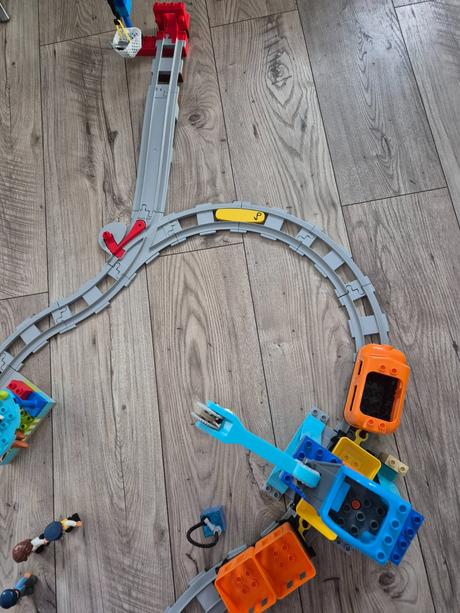 Lego vlaky + dinosaury,