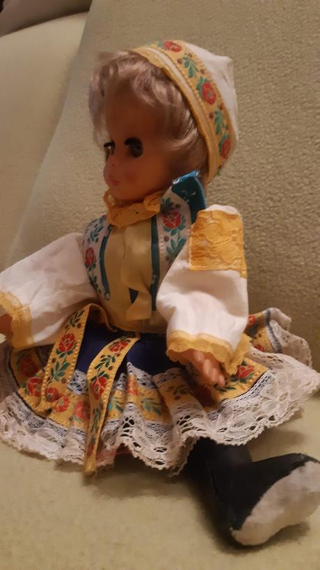 Predám bábiku v kroji., 