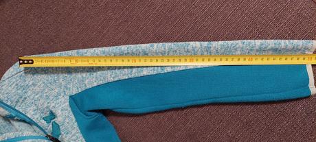 Sveter v .134/140, crivit,134