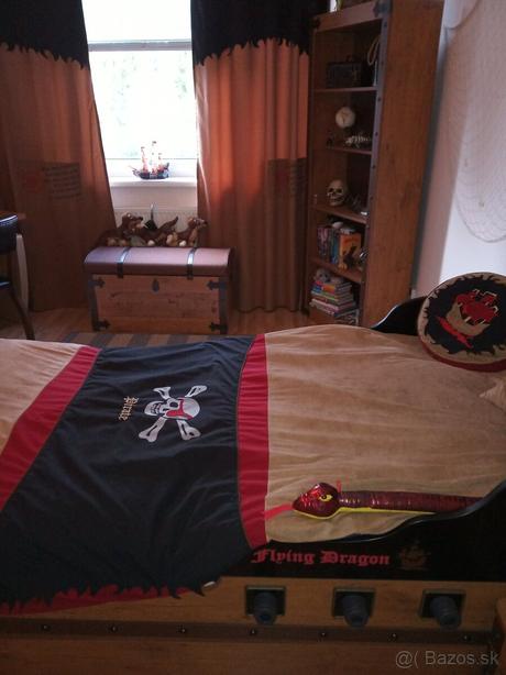 Knižnica black pirate cilek, 