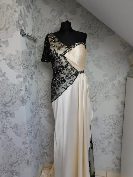 Velmi pekne spolocenske saty, 38