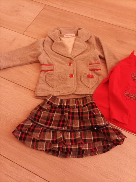 Sako, sukňa a tričko happy hours na 1 rok, 80