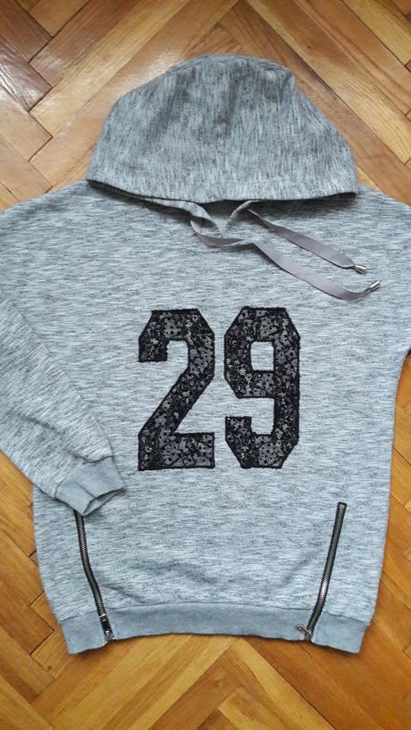 Mikina s čipkou, 170