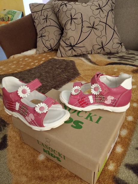 Sandálky, lasocki,22