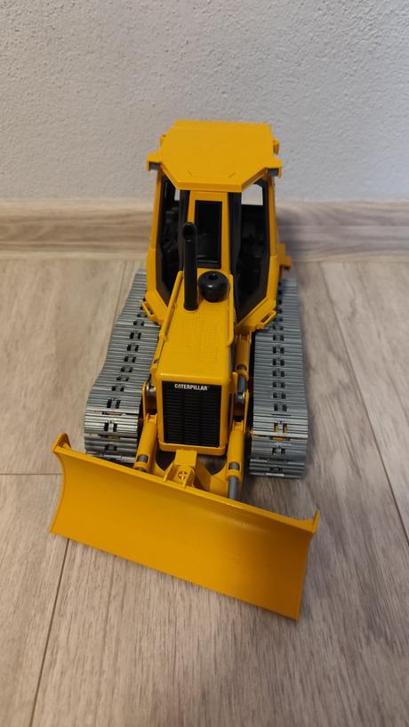 Cat buldozer velky, 
