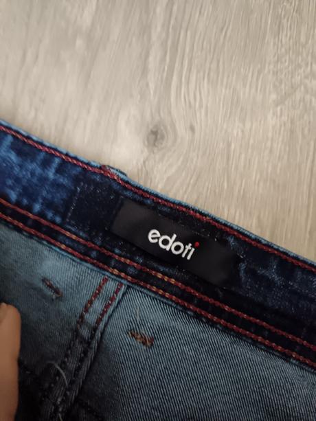 Rifle na gombíky, 32