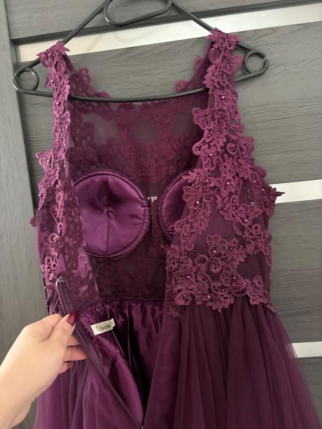 Fialové spoločenské šaty, m