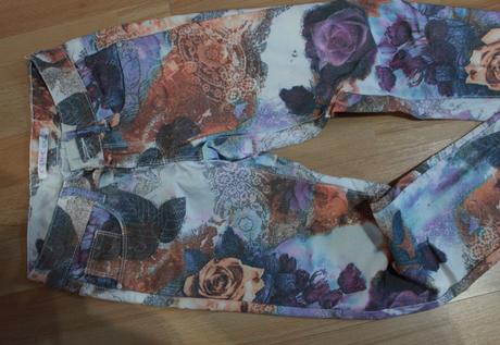 Uzasne kvetovane nohavice, xs