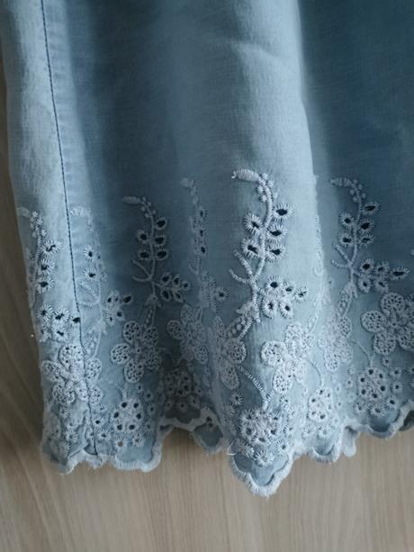 Vyšívané modré šaty v štýle carmen, 44