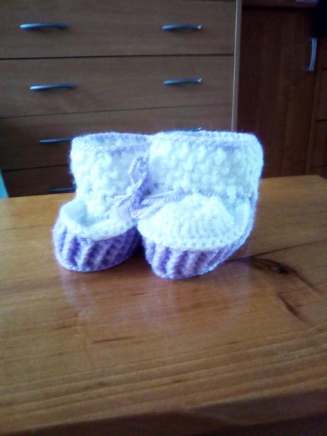 Papučky pre bábo, <17