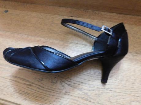 Čierne lodičky, 35