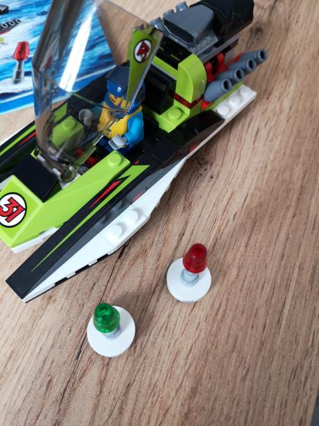 Lego city 60114 pretekársky čln, 