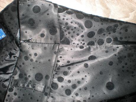 Elegantná čierna sukňa, 42