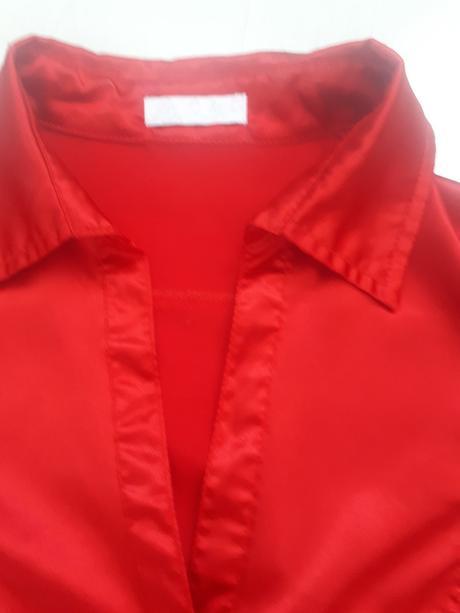 Pružná lesklá blúzka, v. 36, s